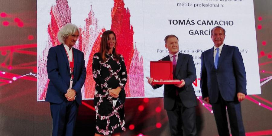 Una fundación dedicada a la prevención de riesgos laborales premia al Dr. Tomás Camacho